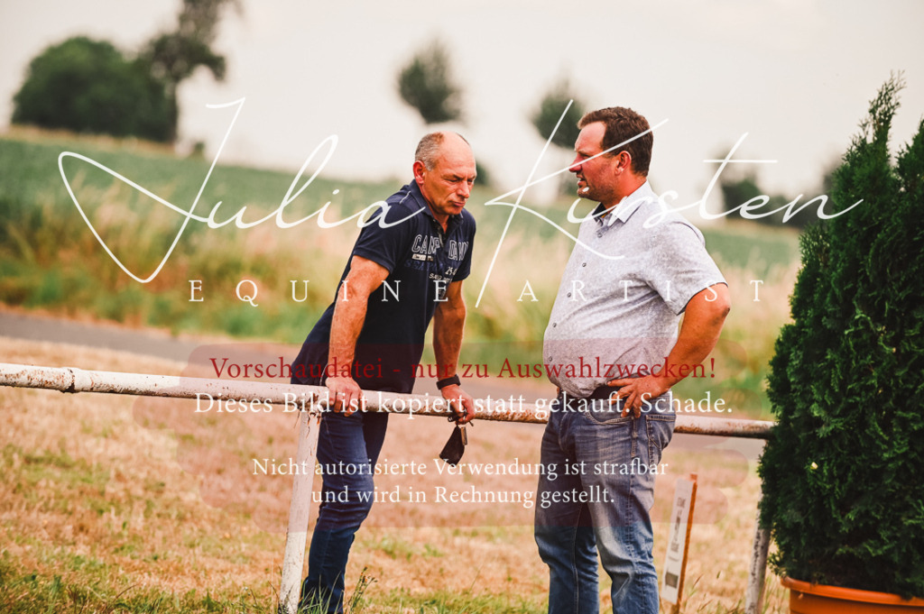 DSC_6171 | Pferde- und Turnierfotografie in Westsachsen. Pferdeportraits, Auftragszeichnungen und intuitive Kunst.