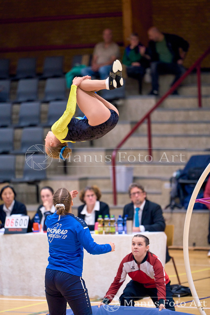 2024-11-09-4-D-DSC03043 | Professionelle Sportfotografie in Hamburg, Schleswig-Holstein und Niedersachsen – spezialisiert auf Rhönrad, Geräteturnen, Leistungsturnen und rhythmische Sportgymnastik. Bundesweite Begleitung von Rhönrad-Events. Jetzt Sport-Fotos - Realisiert mit Pictrs.com