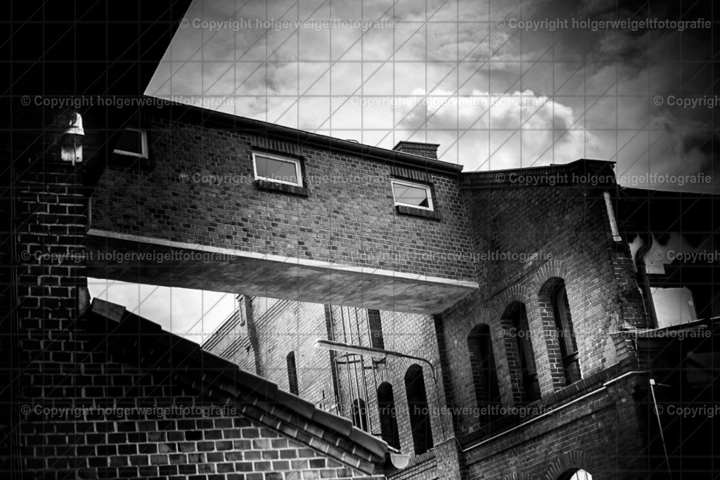 Altes Industriegebäude | Kaufen sie online außergewöhnliche Fotografien auf Leinwand Acrylglas Fotoprint Aludibond von holgerweigeltfotografie - Realisiert mit Pictrs.com