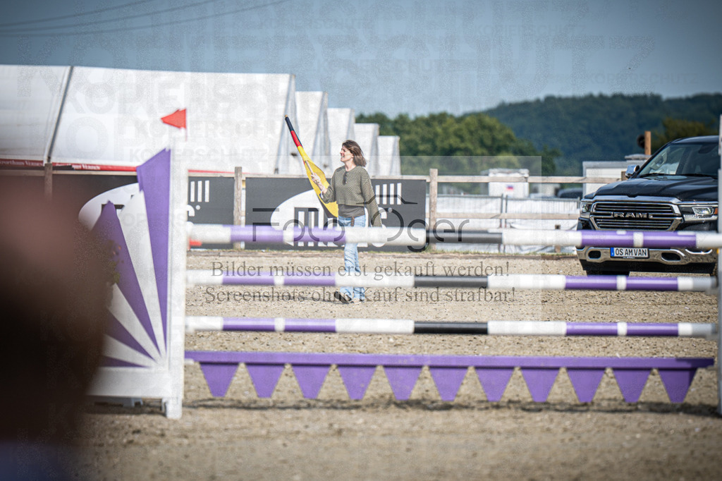 DOS_8193 | Entdecke hochwertige Reitturnierfotos von Foto Oger. Professionell, emotional und authentisch – jetzt Lieblingsmomente im Shop bestellen.Deutschlandweite Turnierfotografie. - Realisiert mit Pictrs.com