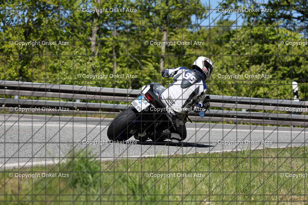 IMG_0001 | Fotograf am Kyffhäuser. Onkel Atze. Kyffhäuser Rennstrecke. Café36. Motorsportfotografie. - Realisiert mit Pictrs.com