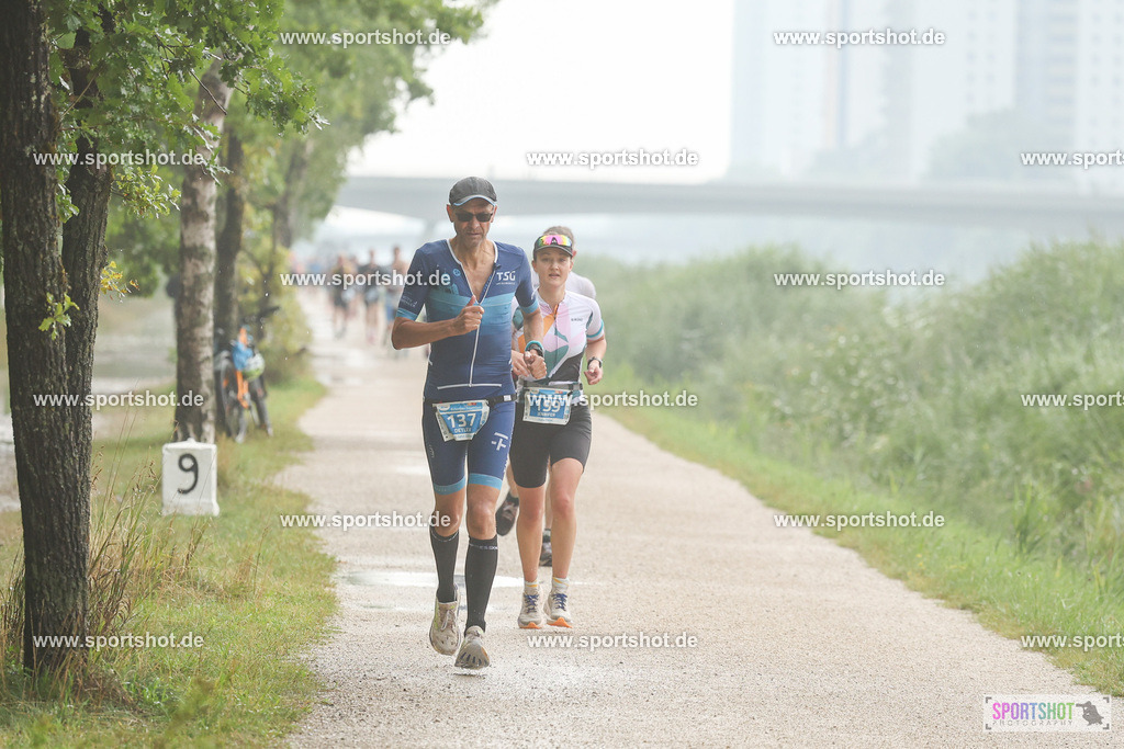 LUR_1183 | 34. M-net Erlanger Triathlon 2025 #erlangertriathlon  #mnettriathlon2025 #mnettriathlon #team #olympischedistanz #mitteldistanz #triathlon #maindonaukanal  #erlangertriathlon2025 #yourpictrs #tv1848 #tv1848erlangen  #triathlonbayern #sportinerlangen #demsportverbunden #sportshot_your_pictrs Copyright: www.sportshot.de