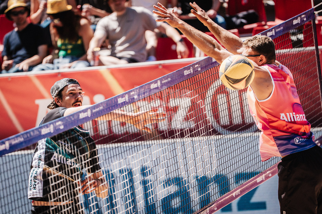 Beachvolleyball | Männer | Allianz German Beach Tour 2025 | Tourstop Düsseldorf | 16.05.2025 | Jannik Kühlborn beim Angriff