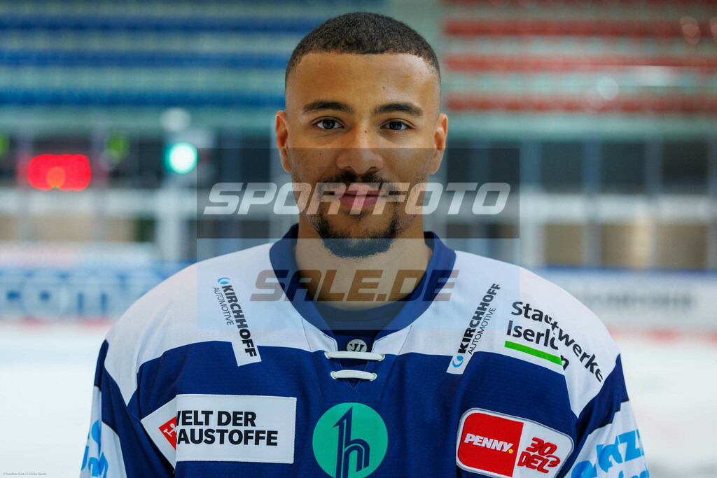 Iserlohn Roosters Teamshooting | Colin Ugbekile - Realisiert mit Pictrs.com