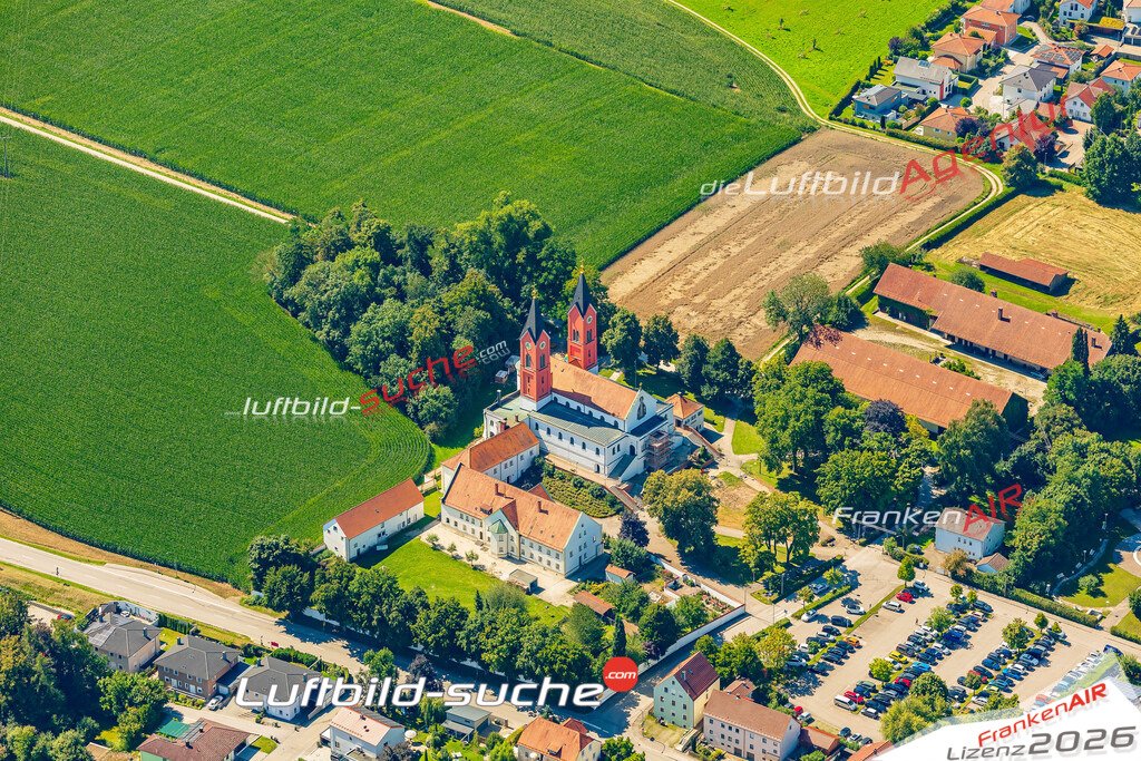 Luftaufnahme von Vilsbiburg - Die Luftaufnahme wurde 2025 vom UL-Flugzeug heraus erstellt ( keine Drohne ) - Hochauflösende Luftaufnahme - für professionelle Ausdrucke geeignet. Die Geschenkidee !Mit Lizenz und Bildrechte bestellbar