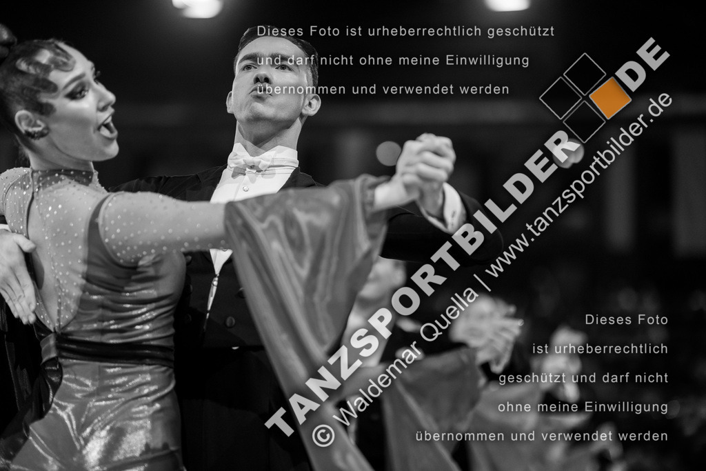 20251206-03939 | Hier finden Sie Tanz Bilder vom Latein und Standard Formationen tanzen. Sportbilder vom Tanzsport. Schöne Fotos und von Weltmeisterschaft, Europameisterschaft, Bundesliga, Regionalliga, Oberliga und Landesliga sowie von GOC Stuttgart, DanceComp, WM Bremen