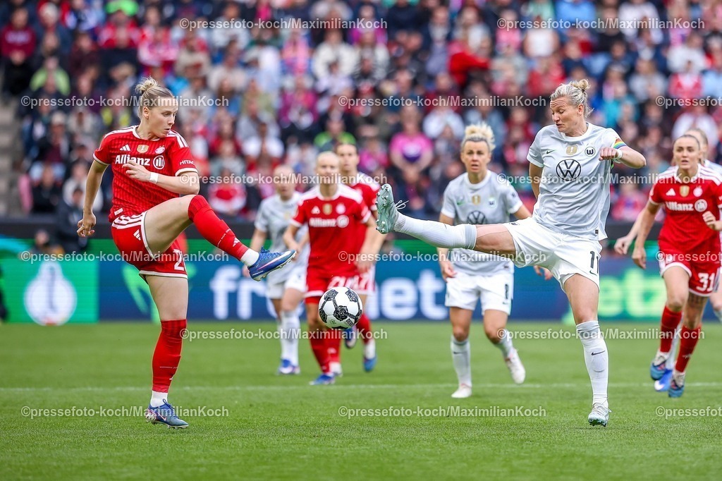 xKWIx14052601031 | 2026.05.14, xkwix, Fußball, Finale DFB-Pokal Frauen, VfL Wolfsburg -  FC Bayern München, Saison 2025 2026, Rhein-Energie-Stadion in Köln: Alexandra Popp (VfL Wolfsburg Frauen #11) im Zweikampf gegen Franziska Kett (FC Bayern München Frauen #20)  DFB regulations prohibit any use of photographs as image sequences and or quasi-video. Photo: xKamilxWilkowskixPressefotoKochx
