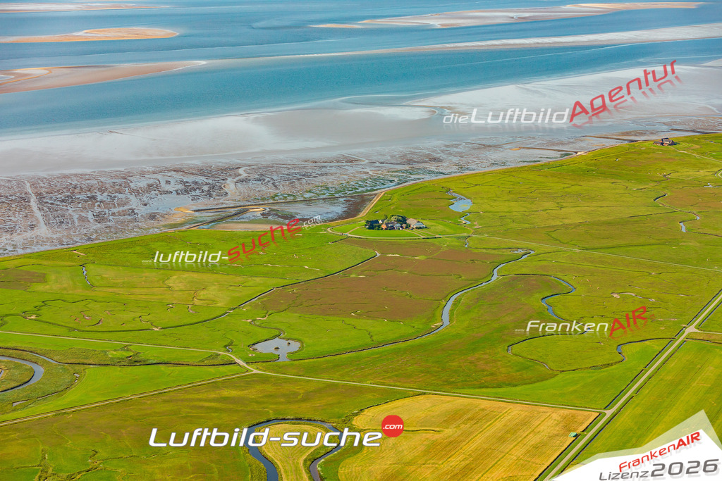 Übersichts Bild Langeneß - Die Luftaufnahme wurde 2025 vom UL-Flugzeug heraus erstellt ( keine Drohnenaufnahme ) - Hochauflösende Luftaufnahme - für Wandbilder und großformatige Ausdrucke geeignet. Das besondere Geschenk!Hier alle&nbsp;Infos zur Lizenzierung der LuftaufnahmeWir fliegen auch dieses Jahr wieder in Ihre Region um Luftbilder zu erstellen.- Luftbild anfragen