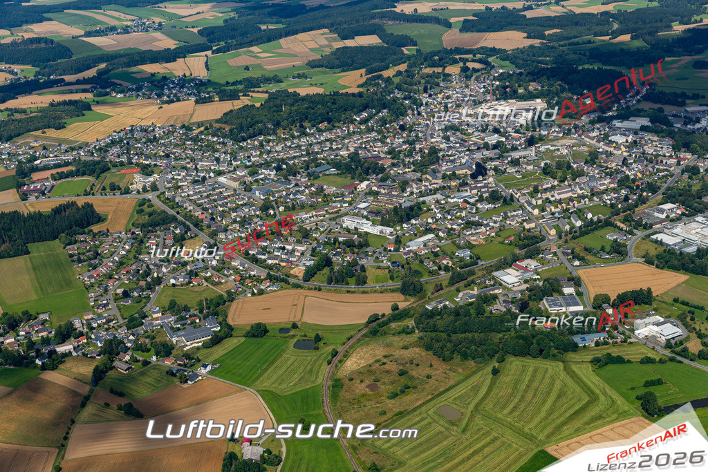 Aktuelles Luftbild von  Helmbrechts Kauf mit Lizenz / Bildrechten möglich- Die Luftaufnahme wurde 2021 mittels UL-Flugzeug erstellt ( keine Drohne ) - hochauflösende Kamera-Systeme von  Canon -Beste Qualität - Für grossformatige Ausdrucke geeignet. Die Geschenkidee !