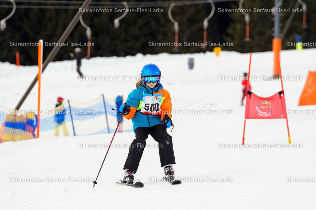 SRF_02.01.2026_0826 | Skirennfotos,Serfaus,Fiss,Ladis,Kinderskirennen,Winter,Tirol,Oberland,skirace,SFL,feelfree,weil wir's genießen,ski,Ski,skifahren,Sonnenplateau, - Realisiert mit Pictrs.com