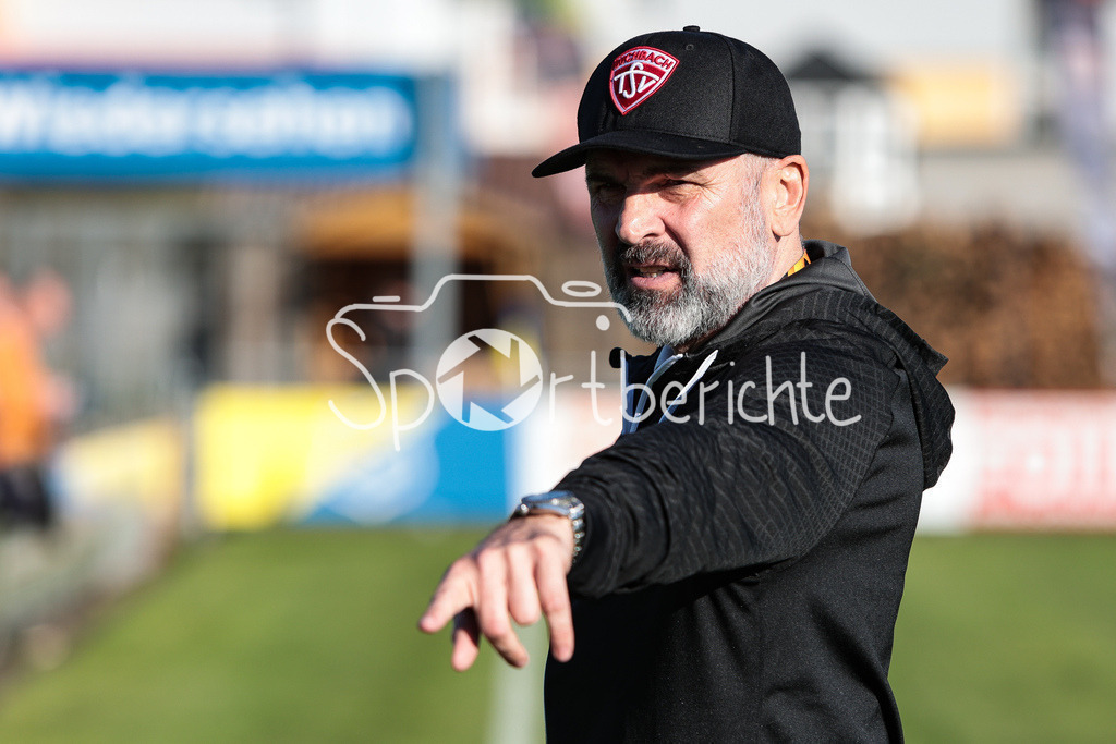 FC Pipinsried - TSV Buchbach | Buchbach Trainer Uwe WOLF in Aktion / Freisteller / Einzelfoto