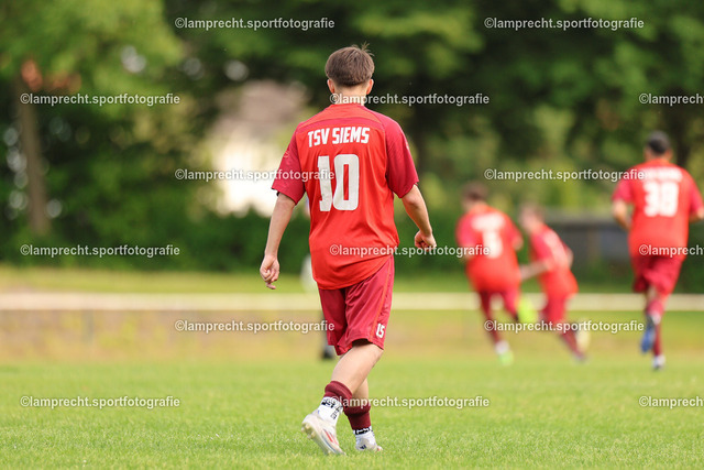 Fußball I Junioren I Kreispokal Lübeck I Finale I JSG Concordia Lübeck - TSV Siems I 09.06.2025.149 | Leon Möller (10, TSV Siems) - Realisiert mit Pictrs.com