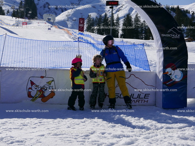 Gruppe Sophie | Photos von der Skischule Warth - Realisiert mit Pictrs.com