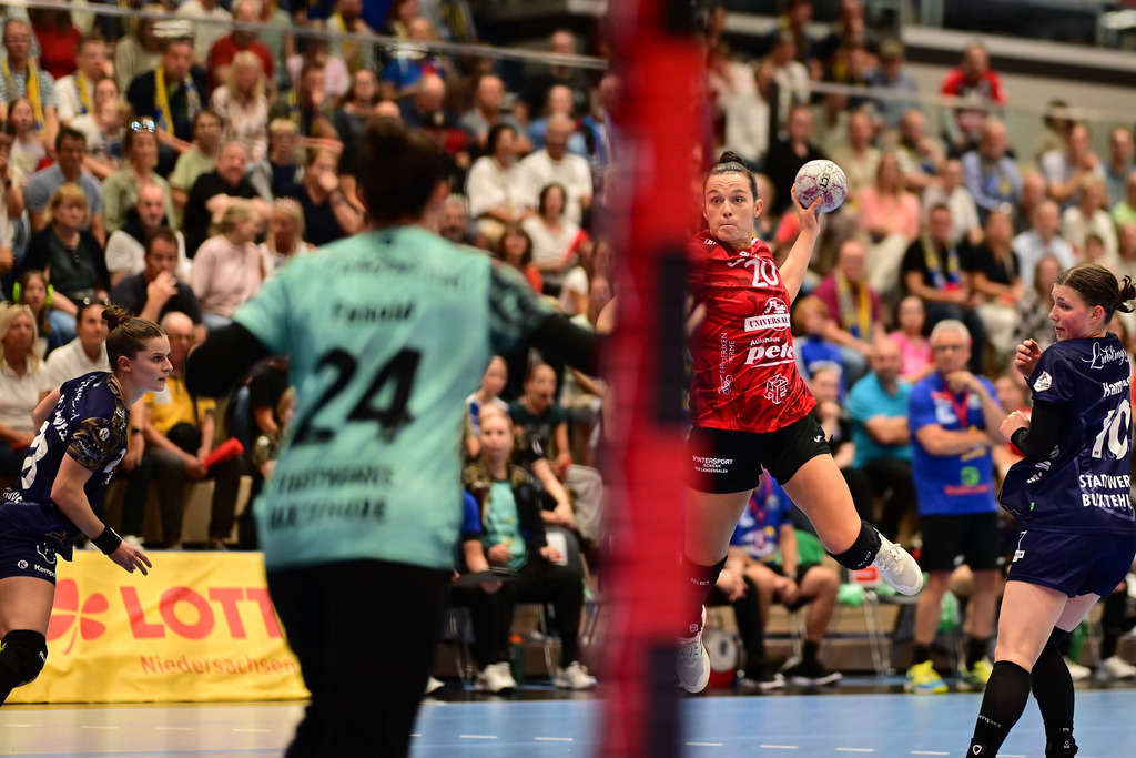 Handball I Frauen I Saison 2025-2026 I 1. HBF I 2. Spieltag I Buxtehuder SV - Thüringer SV | Der Sportfotograf. - Realisiert mit Pictrs.com
