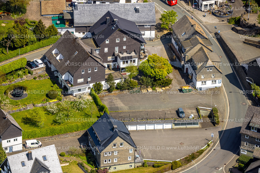 Schmallenberg240505680 | Luftbild, Wohnhäuser Astenstraße, Pension Gierse-Schauerte und Landhaus Gnacke, Nordenau, Schmallenberg, Sauerland, Nordrhein-Westfalen, Deutschland