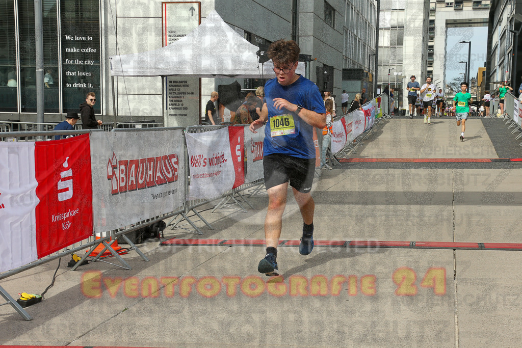 250920_1327_EX1_4729 | Sportfotografie im Rhein-Sieg Kreis, Köln, Bonn, NRW, Rheinland Pfalz, Hessen, etc. Unser Tätigkeitsfeld umfasst den Laufsport vom Volkslauf über den Marathon, Duathlon, Triathon bis zum Ultralauf wie Kölnpfad Ultra oder Schindertrail.