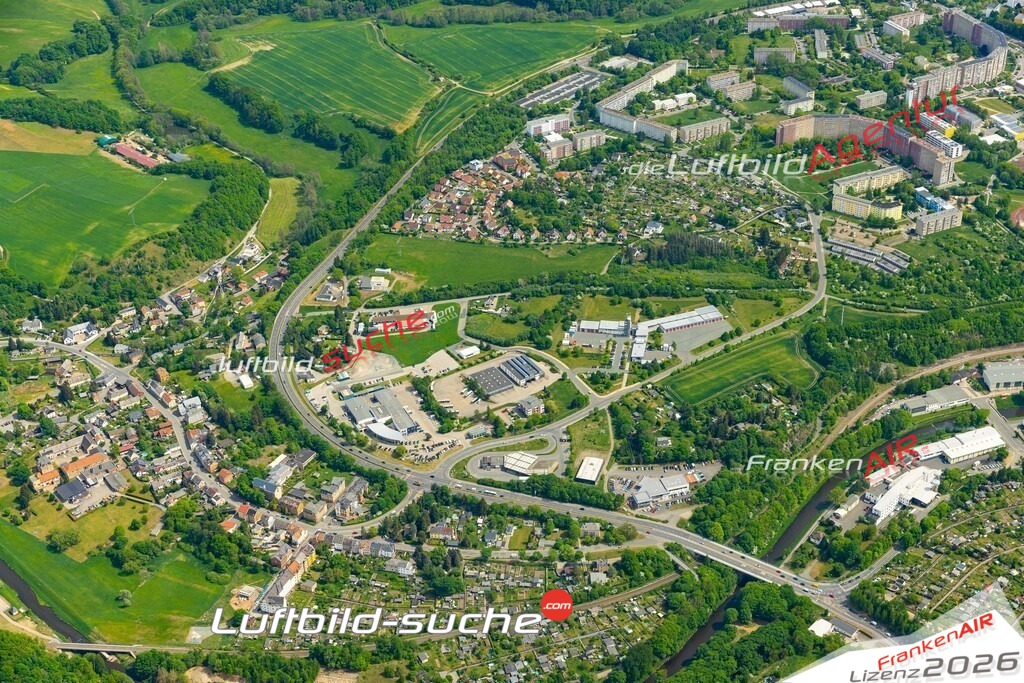 Die Luftaufnahme Chrieschwitz - Plauen wurde 2022 vom Flugzeug aus (keine Drohne) erstellt. Hohe Auflösung -für große Poster und Wandbilder geeignet - Garantiert!