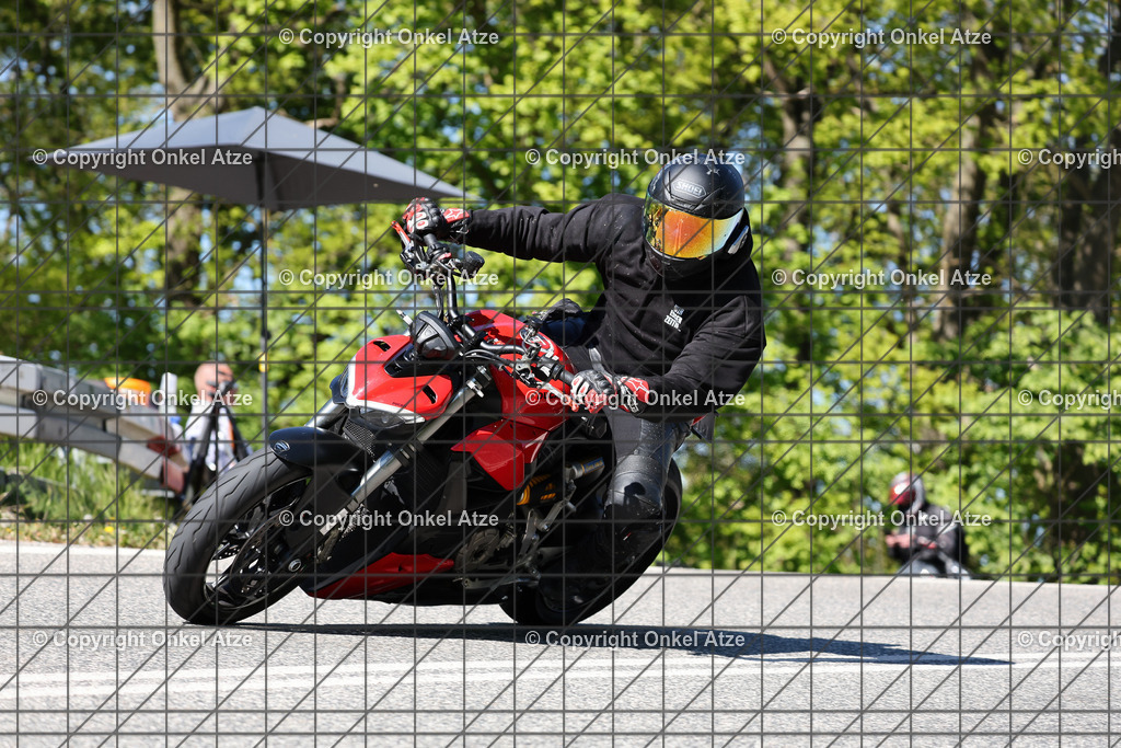 IMG_8971 | Fotograf am Kyffhäuser. Onkel Atze. Kyffhäuser Rennstrecke. Café36. Motorsportfotografie. - Realisiert mit Pictrs.com