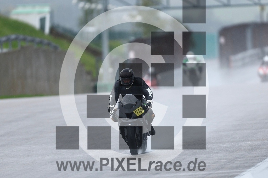 0749-20250922_31618 | Schöne Erinnerungen an spannende Momente - das festzuhalten ist unser Job. PIXELrace.de ist seit 2003 auf den Rennstrecken Europas unterwegs um die Action draußen beim Fahren und die wunderbare Stimmung imm Fahrerlager für euch einzufangen.