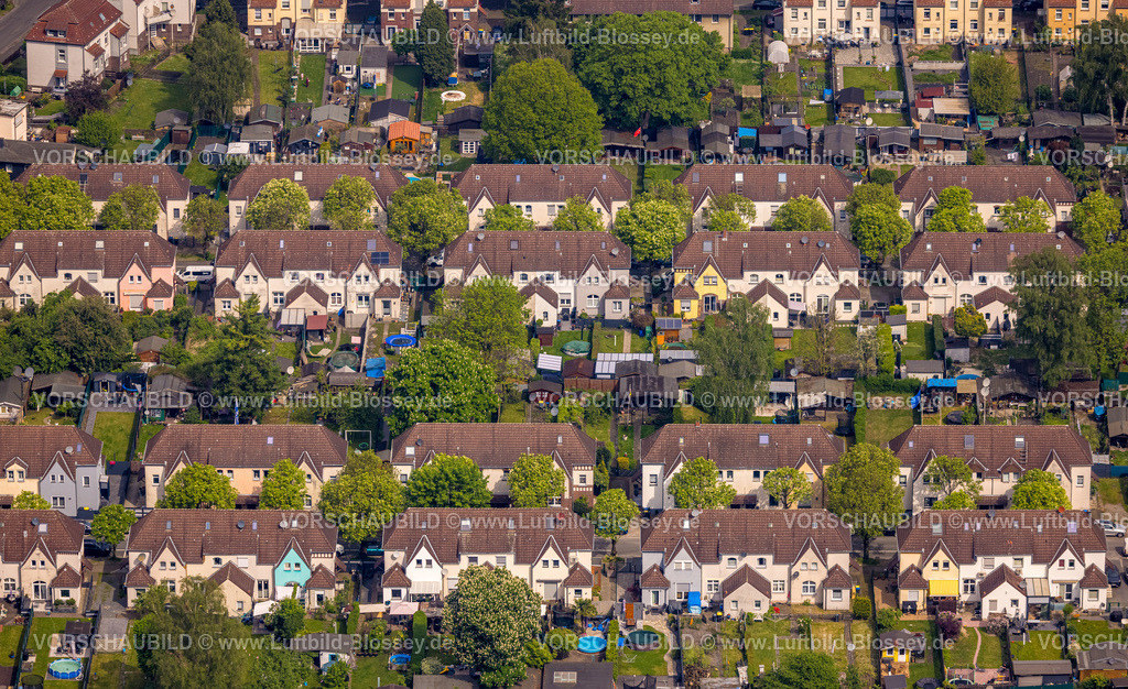 Herne240500561 | Luftbild, Bergarbeitersiedlung Zechensiedlung Hühnerleiter, Wohnanlage Wohnsiedlung an der Emscherstraße mit Schalkestraße und Hüttenstraße, Reihenhäuser, grüne Bäume und Grünflächen, Wanne, Herne, Ruhrgebiet, Nordrhein-Westfalen, Deutschland