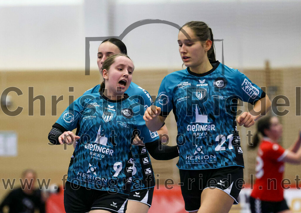 2022-11-27_066_SV_Anzing_gegen_HT_Muenchen_II | Anzing, Deutschland, 27.11.2022:
Handball, Bezirksliga 2022 / 2023, 7. Spieltag, SV Anzing gegen HT München II, Endergebnis: 28:32

Katharina Slavik (HT München, #9), Katharina Martin (HT München, #21)

Foto: Christian Riedel / fotografie-riedel.net