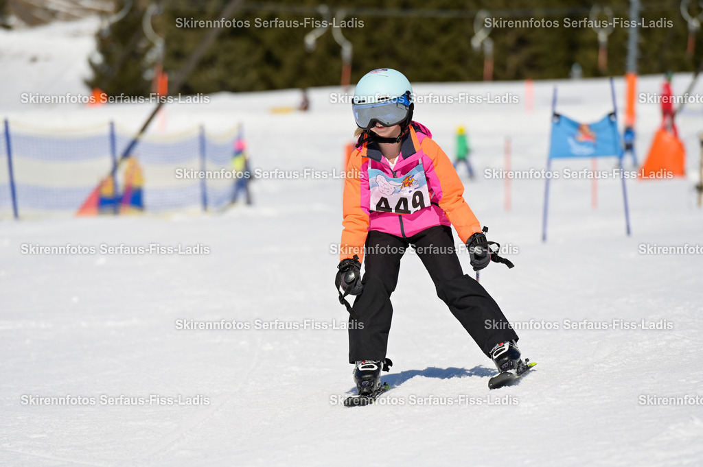 SRF_27.02.2026_330 | Skirennfotos,Serfaus,Fiss,Ladis,Kinderskirennen,Winter,Tirol,Oberland,skirace,SFL,feelfree,weil wir's genießen,ski,Ski,skifahren,Sonnenplateau, - Realisiert mit Pictrs.com