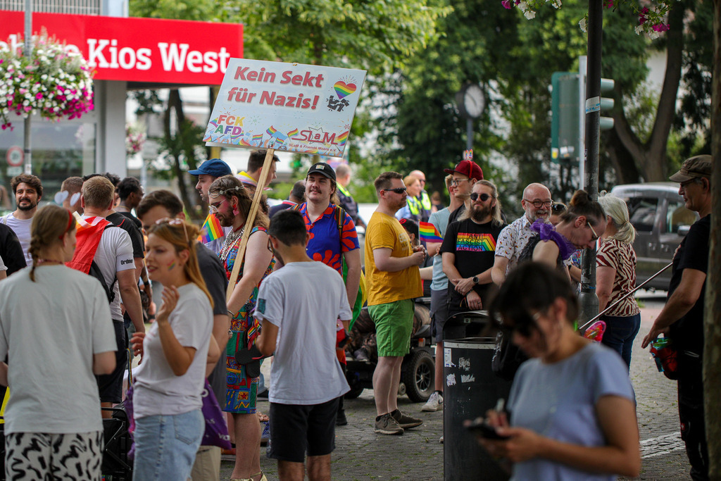 CSD_Moers_190725_010 | Bildergalerie von Sport-Ereignissen aber auch von weiteren spannenden Dingen - nicht nur vom Niederrhein. In Anlehnung an den bekannten Spruch von Hanns Dieter Hüsch heißt das Motto: "Niederrhein ist überall".  - Realisiert mit Pictrs.com