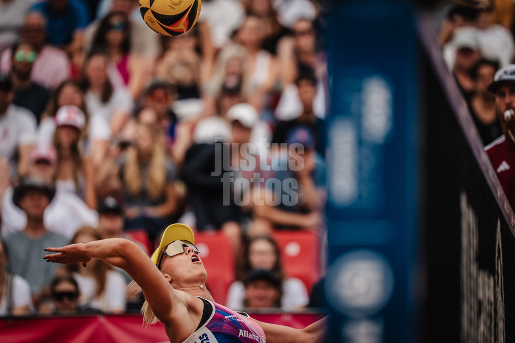 Beachvolleyball | Frauen | Allianz German Beach Tour 2025 | Tourstop München | 06.07.2025 | Chenoa Christ beim Angriff
