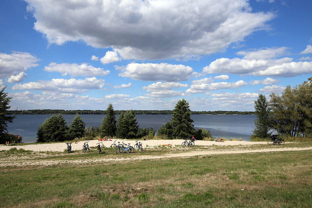 Foto: Leipzig - Cospudener See | Das Team hinter BILDLEXIKON LEIPZIG bündelt historische wie aktuelle Informationen über die Stadt Leipzig in Text und Bild auf einer Plattform und stellt diese der interessierten Öffentlichkeit zur Verfügung.