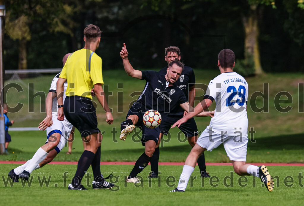 2023-09-03_093_SV_Anzing_gegen_TSV_Ottobrunn | Anzing, Deutschland, 03.09.2023:
Fußball, Kreisliga 2023 / 2024, Testspiel, 3. Spieltag, Endergebnis: 3:0

Christian Rickhoff (SV Anzing, #7), Paul Schade (TSV Ottobrunn, #29)

Foto: Christian Riedel / fotografie-riedel.net