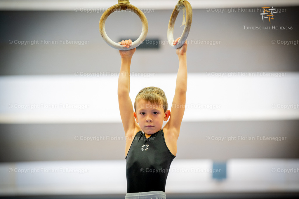 Promo-383 | "Fussifoto.com – Ihr Ansprechpartner für hochwertige Fotografie! Entdecken Sie kreative Bilder und professionelle Dienstleistungen. Kontaktieren Sie uns für Ihre Projekte!"