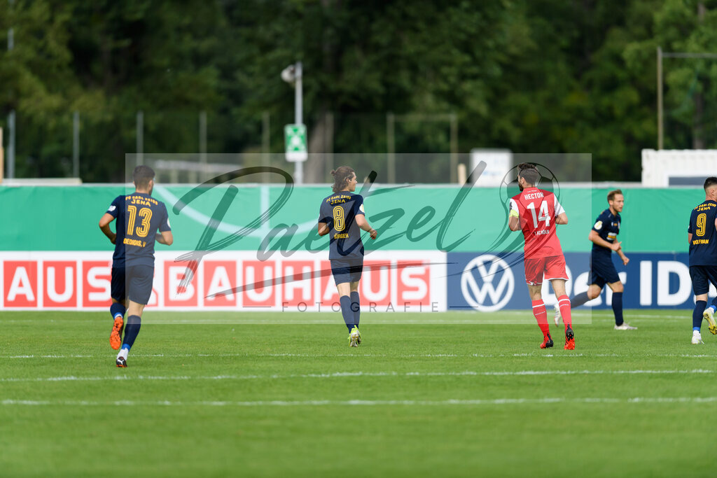 JENKOE20210808_316 | Fussball, Herren:   beim Spiel der 1. Runde im DFB-Pokal zwischen FC Carl Zeiss Jena und 1. FC Koeln im Ernst-Abbe-Sportfeld am 08.08.2021 in Jena, Deutschland.DFB / DFL REGULATIONS PROHIBIT ANY USE OF PHOTOGRAPHS AS IMAGE SEQUENCES AND/OR QUASI-VIDEO. - Realisiert mit Pictrs.com