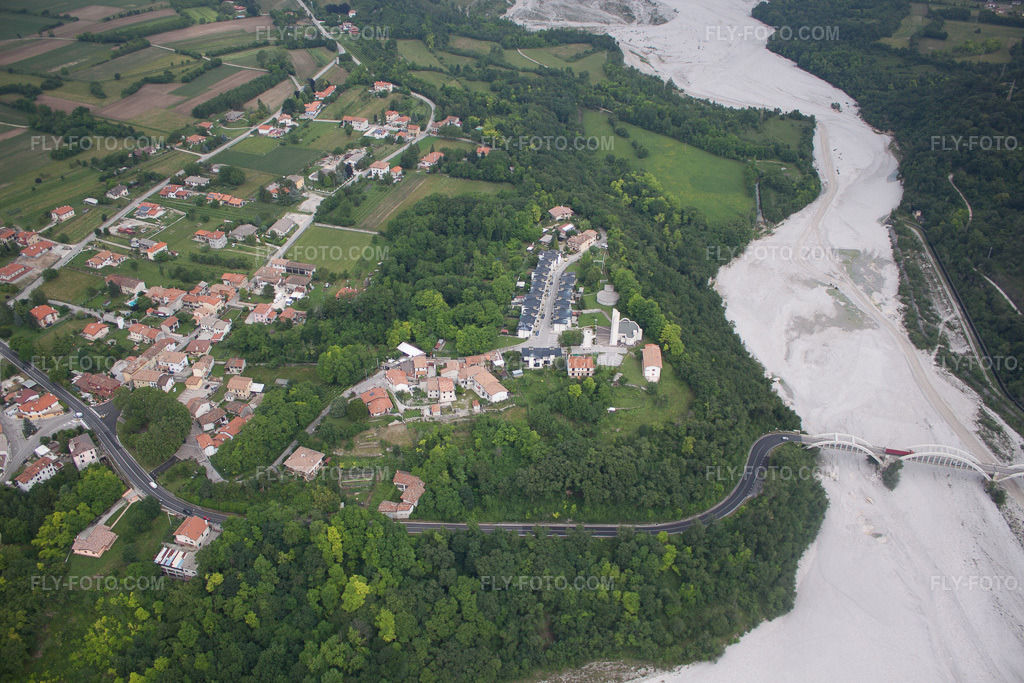 Aerial view: View of the town in Calle in the state Friuli Venezia Giulia, Italy. – Photo: IMG_50405.jpg taken on 06/08/2012 by Werner Riehm/FLY-FOTO.com – Resolution of the original: 4752 x 3168 px