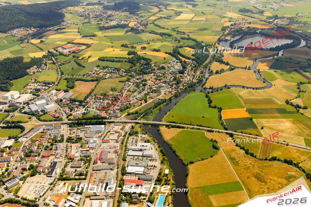 Das Luftbild zeigt : Siechen Cham - Die Luftaufnahme wurde 2023 vom UL-Flugzeug aus erstellt ( keine Drohne ) - Hochauflösende Luftaufnahme - Für grossformatige Ausdrucke geeignet. Die Geschenkidee !Mit Lizenz und Bildrechte bestellbar