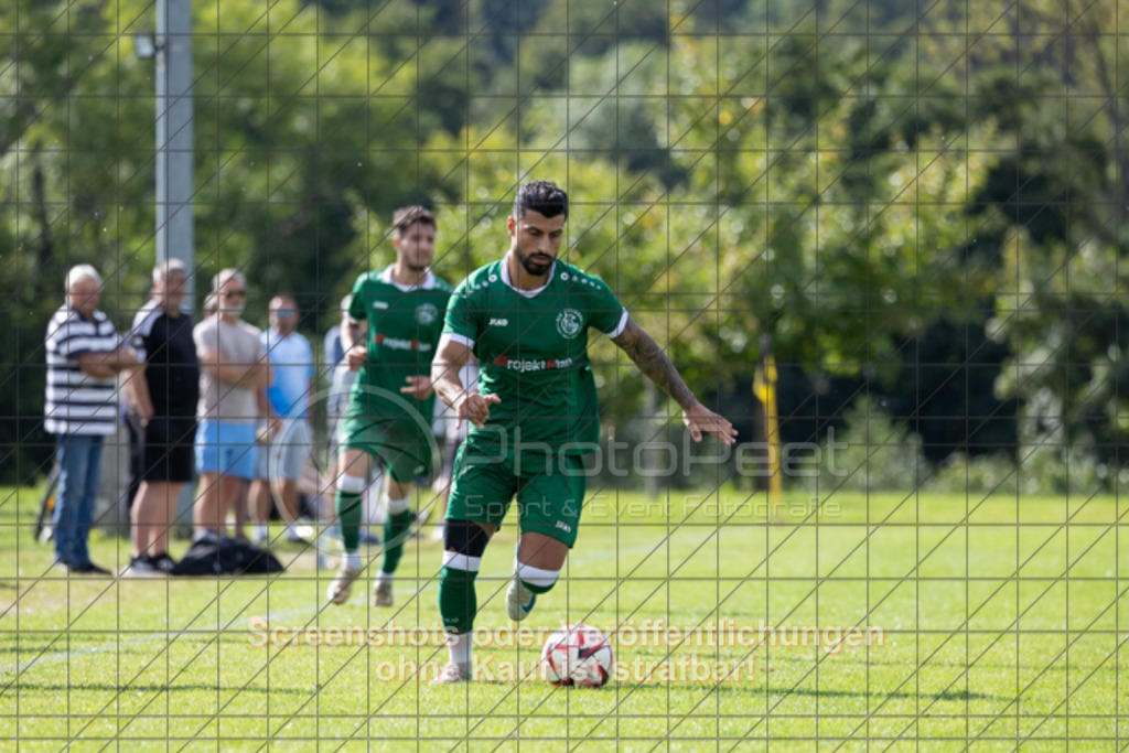 20250831_162613_0301 | #,TSV Ottenbach (gelb) vs. KSG Eislingen (grün), Fussball, Kreisliga A3 - Bezirk Neckar/Fils, 02. Spieltag, Saison 2025/2026, Rasensportplatz Nebenplatz, Im Buchs, 73113 Ottenbach, 31.08.2025 - 15:00 Uhr,Foto: PhotoPeet-Sportfotografie/Peter Harich