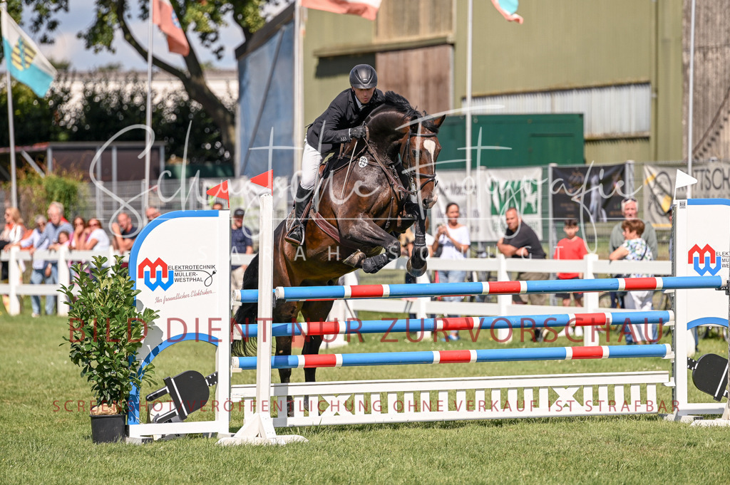 Schugtsche-Düren.2024-09.Springprf.L-146 | Schugtsche Fotografie - Realisiert mit Pictrs.com