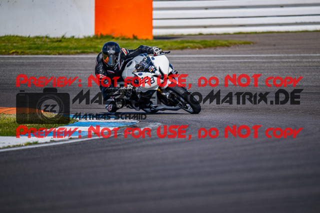 MaZZes_FotoMatrix_230410_6399 | WEISS