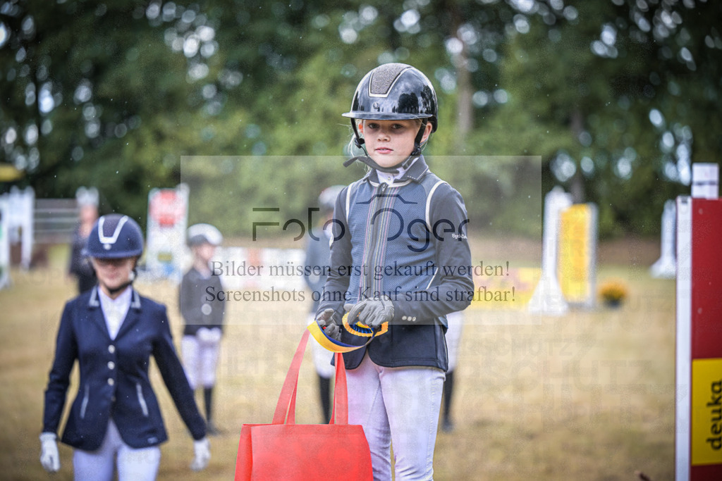 DOS_0017 | Entdecke hochwertige Reitturnierfotos von Foto Oger. Professionell, emotional und authentisch – jetzt Lieblingsmomente im Shop bestellen.Deutschlandweite Turnierfotografie. - Realisiert mit Pictrs.com