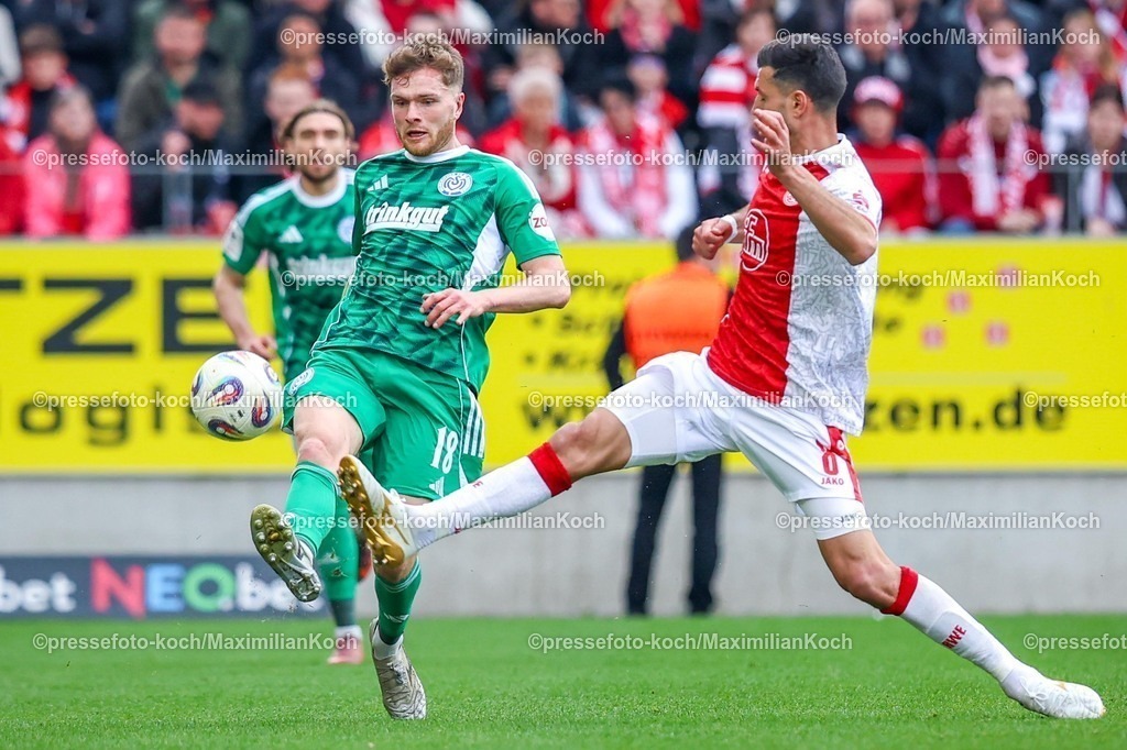 xKWIx04042601052 | 2026.04.04, xkwix, Fußball, 3.Liga, Rot-Weiss Essen - MSV Duisburg, Stadion Hafenstraße, 31.Spieltag, Saison 2025 / 2026: Steffen Meuer (MSV Duisburg #18) im Zweikampf mit Klaus Gjasula (Rot-Weiss Essen #8) DFB regulations prohibit any use of photographs as image sequences and or quasi-video. Photo: xKamilxWilkowskixPressefotoKochx