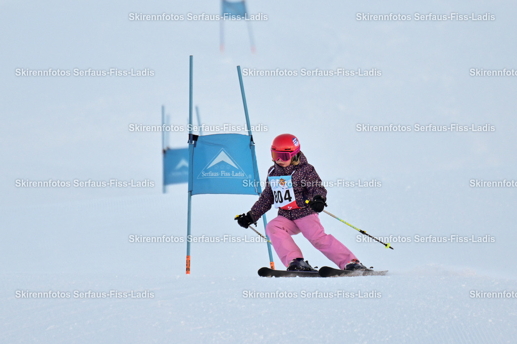 SRF_25.12.2025_0016 | Skirennfotos,Serfaus,Fiss,Ladis,Kinderskirennen,Winter,Tirol,Oberland,skirace,SFL,feelfree,weil wir's genießen,ski,Ski,skifahren,Sonnenplateau, - Realisiert mit Pictrs.com