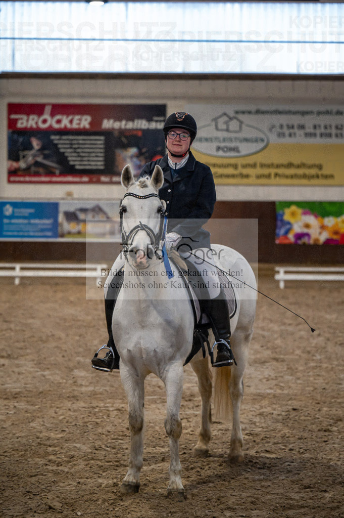Hallenreittunier Voxtrup 2023 | Entdecke hochwertige Reitturnierfotos von Foto Oger. Professionell, emotional und authentisch – jetzt Lieblingsmomente im Shop bestellen.Deutschlandweite Turnierfotografie. - Realisiert mit Pictrs.com