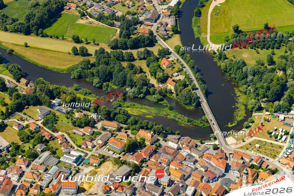 Das Luftbild der Stadt Roding wurde 2022 vom Flugzeug heraus erstellt (keine Drohnen-Aufnahmen) Aufnahmehöhe ca.450 Meter- hohe Bildauflösung und Druck-Qualität. Garantiert!
