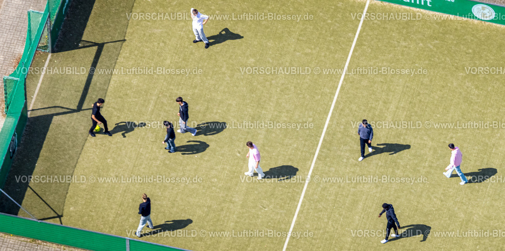 Witten260401685 | Luftbild, Jugendliche auf einem Fußball Minispielfeld an der Gesamtschule Hardenstein, Westherbede, Witten, Ruhrgebiet, Nordrhein-Westfalen, Deutschland