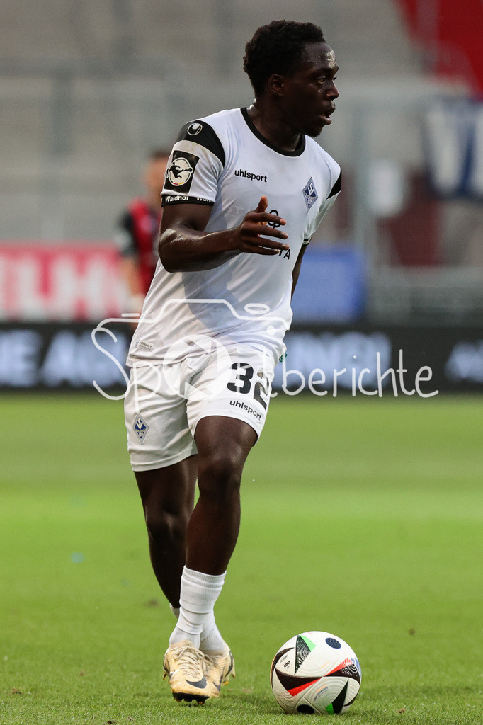 FC Ingolstadt - SV Waldhof Mannheim | am Ball Kennedy Onyedika OKPALA (Waldhof #32) / Freisteller / Einzelfoto