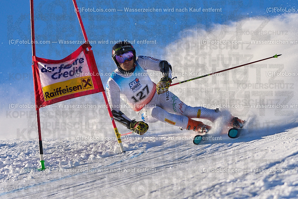 ALP4964_MASTERS-Cup_GS-A Herrn_Verri Tommaso Bruno Vittorio | (C)FotoLois.com, Alois Spandl. FIS Masters-Cup Wildschönau, Giant Slalom auf der Piste Schatzberg GS, Siegerehrung auf dem Dorfplatz Niederau, Sa 13. Januar 2024.