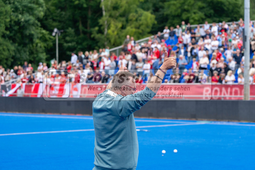 Final4_20250601-1518-HK108765 | Krefeld, Deutschland, 01.06.2025:  Feldhockey Final4 2025 – „Deutsche Feldhockey-Meisterschaften 2025“ Crefelder HTC - Rot-Weiss Köln (Finale Herren) im Gerd-Wellen-Hockeyanlage am 01.06.2025 in Krefeld, Deutschland. (Foto von Kramhöller/Fehrmann/Kaste)Krefeld, Germany, 01.06.2025: Feldhockey Final4 2025 – „Deutsche Feldhockey-Meisterschaften 2025“ Harvestehuder HTC - Düsseldorfer HC (Finale Damen) in Gerd-Wellen-Hockeyanlage at 01.06.2025 in Krefeld, Deutschland. (Foto from Kramhöller/Fehrmann/Kaste)