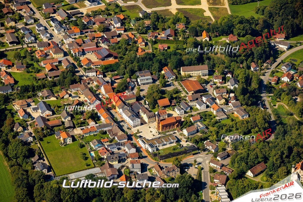 Das Luftbild zeigt : Teisbach Dingolfing - Die Luftaufnahme wurde 2023 vom UL-Flugzeug aus erstellt ( keine Drohne ) - Hochauflösende Luftaufnahme - Für grossformatige Ausdrucke geeignet. Die Geschenkidee !Mit Lizenz und Bildrechte bestellbar