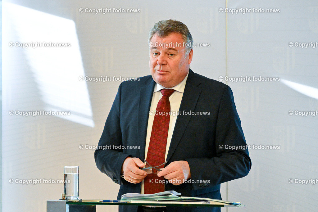 Pressekonferenz LR Guenther Steinkellner (FP)_ 09.11.2023-12 | 09.11.2023, Landhaus Linz, AUT, Pressekonferenz LR Guenther Steinkellner (FP), Mobilitaet gestalten - Vorstellung des Mobilitaetsleitbildes Ooe 2035, im Bild LR Guenther Steinkellner (FP)
