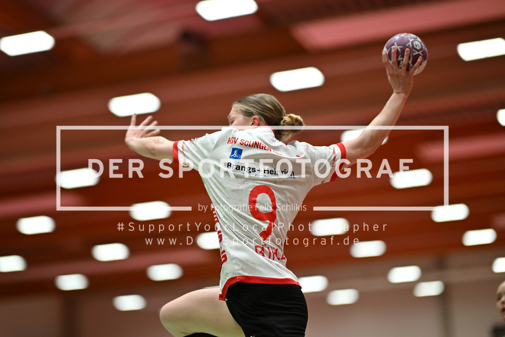 Handball I Frauen I Saison 2024-2025 I 2. Bundesliga I 11. Spieltag I SV Werder Bremen - HSV Solingen-Gräfrath 76 I 08404 | Ronja Bühler (9, HSV Solingen-Gräfrath 76) - Realized with Pictrs.com