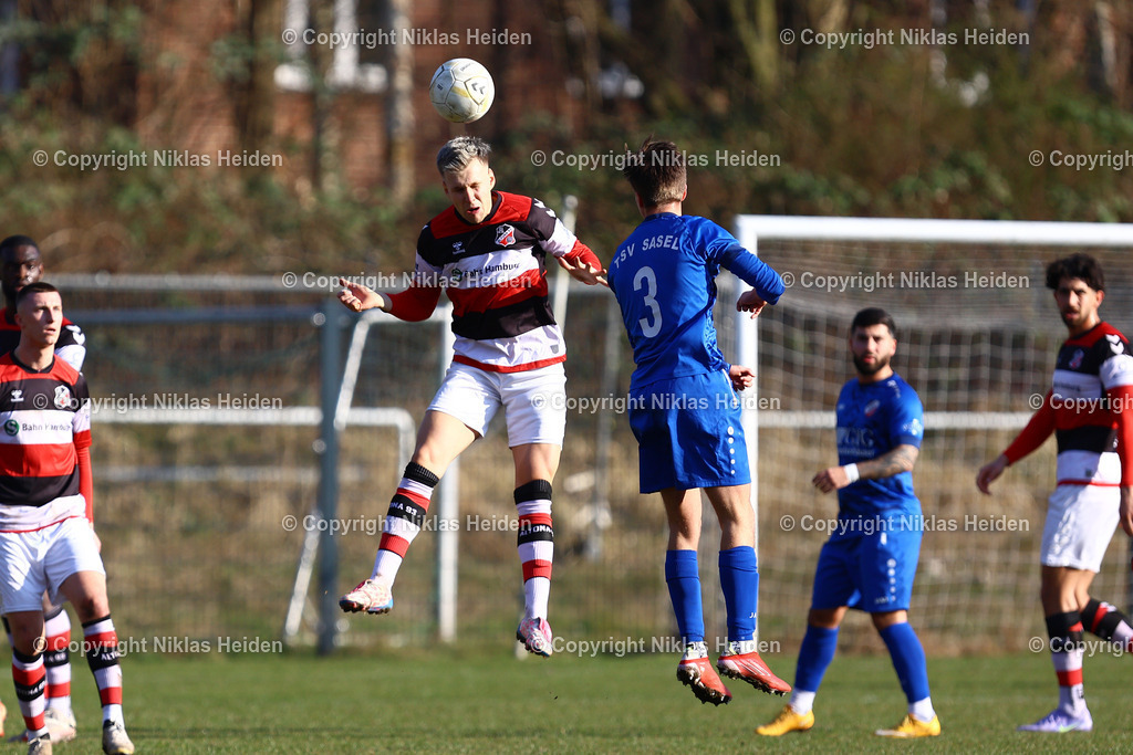 NH_Altona93_TSVSasel_OberligaHamburg_15032025 | #27 Gianluca Przondziono (Altona 93), #3 Nick Johann Hoffmann (TSV Sasel)Fußball I Herren I Gamesright Oberliga Hamburg I Saison 2024-2025 I 27. Spieltag I Altona 93 - TSV Sasel I 15.03.2025 I Adolf-Jäger-Kampfbahn